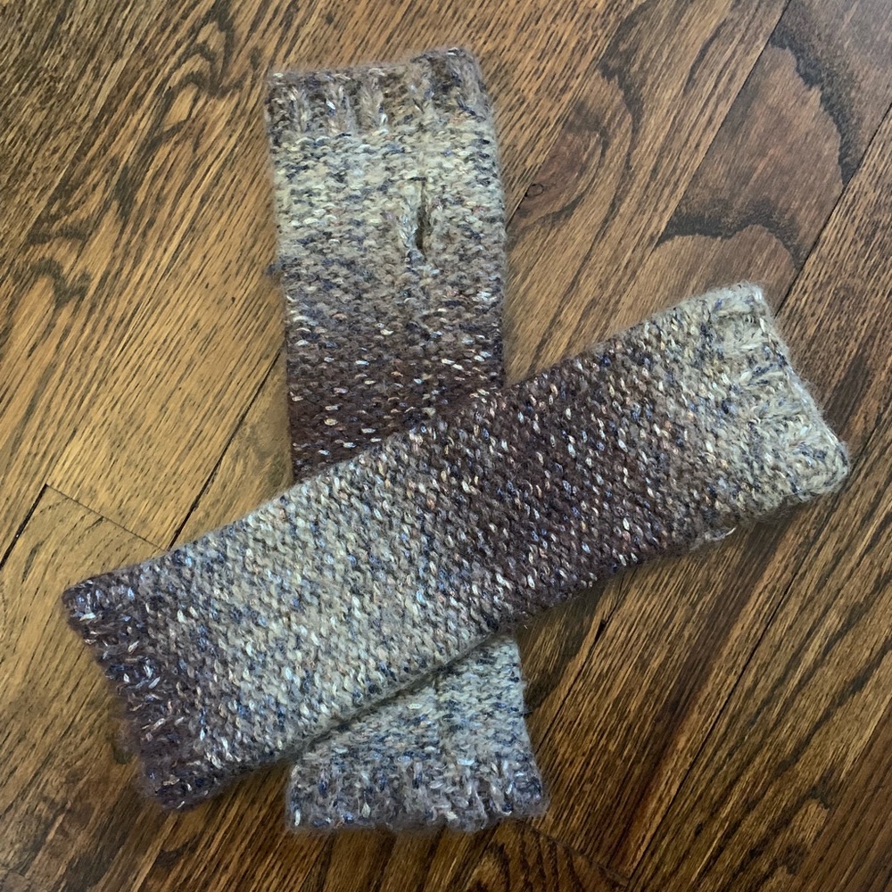 Echo Wrist Warmers in Brown